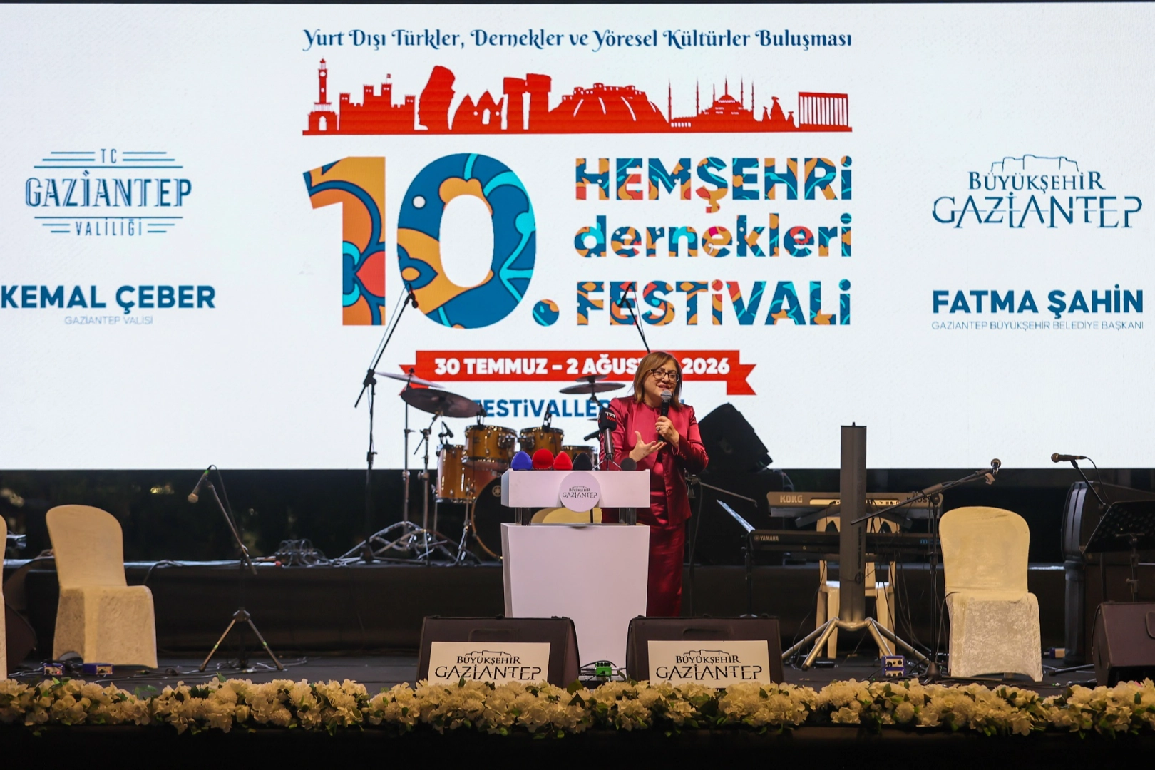 Hemşehri Dernekleri Festivali renkli g&ouml;r&uuml;nt&uuml;lerle a&ccedil;ıldı