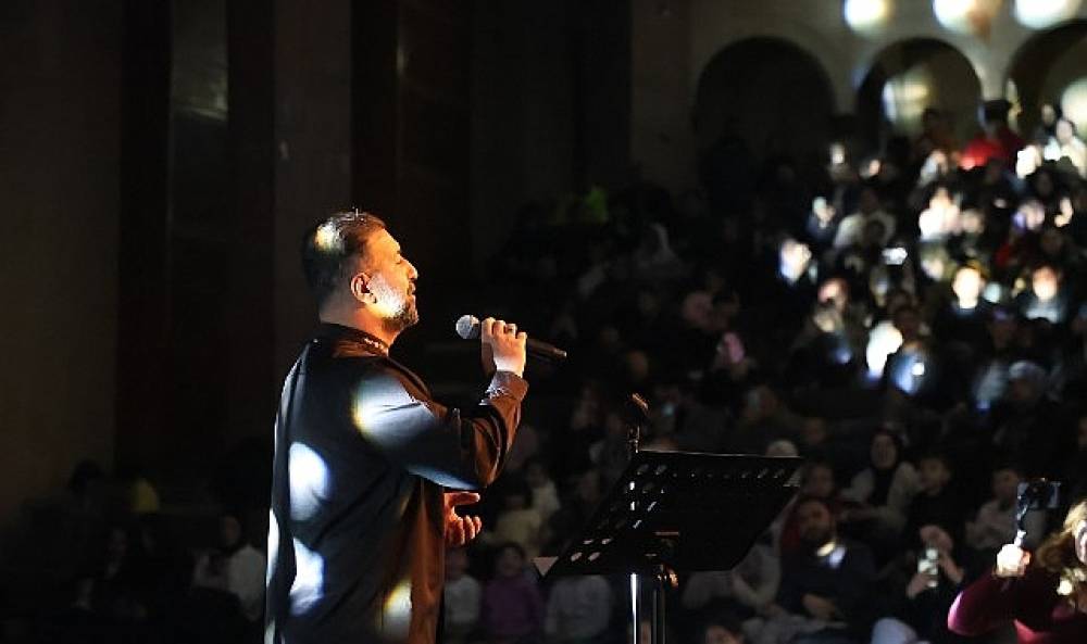 G&ouml;n&uuml;llere Dokunan İlahileriyle Hasan Bayar Sahne Aldı
