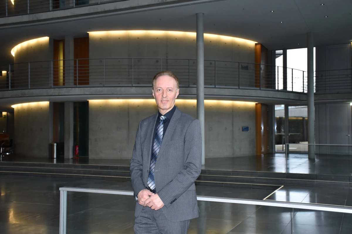 14 Yaş Altı İ&ccedil;in Sosyal Medya D&uuml;zenlemesi: &Ccedil;ocuk Koruma Perspektifiyle Net Kurallar