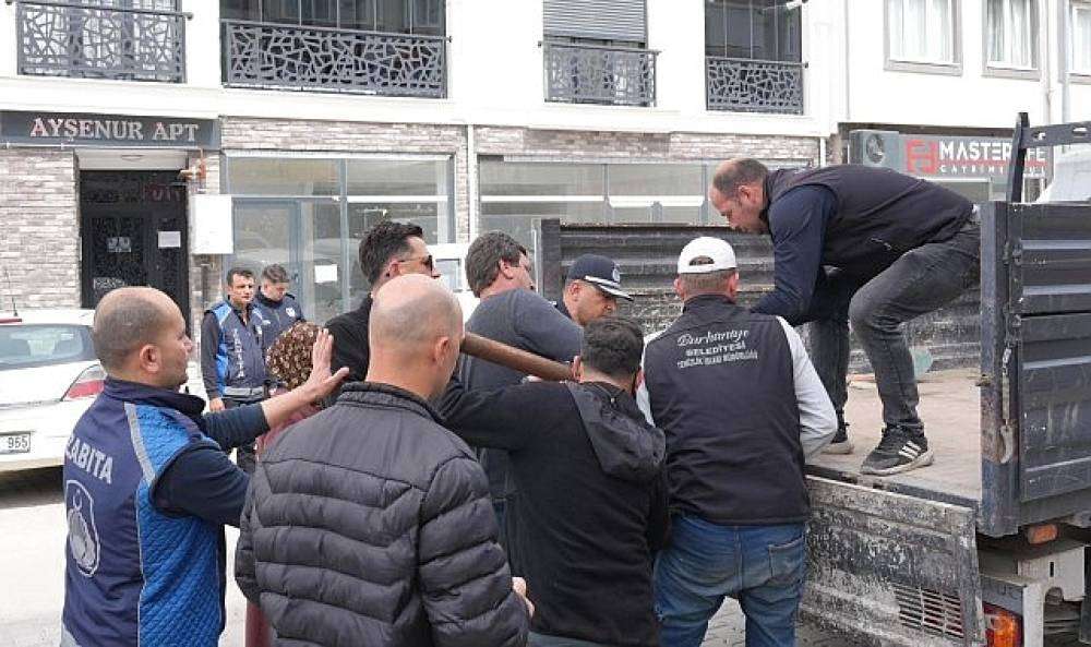 Burhaniye'de Yol ve Kaldırım İşgaline Müdahale