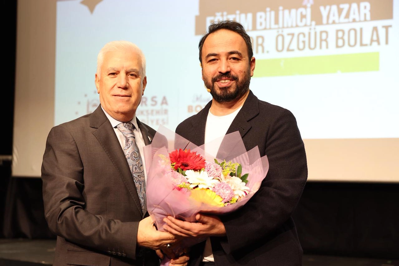 Başkan Bozbey'den gen&ccedil;lere 'hayal kurun' tavsiyesi