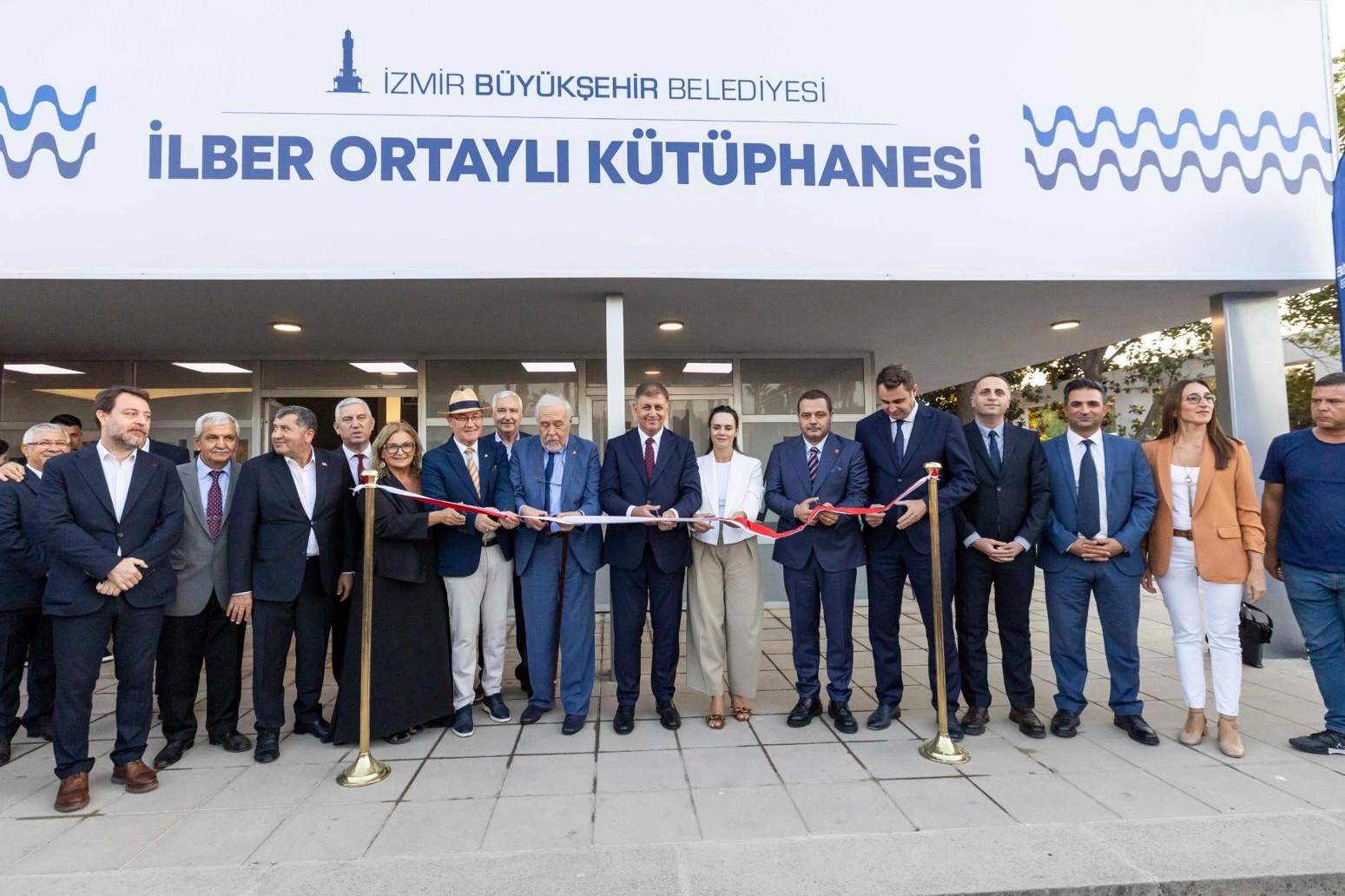 Prof. Dr. İlber Ortaylı İzmir'de kendi adını taşıyan kütüphaneyi açtı