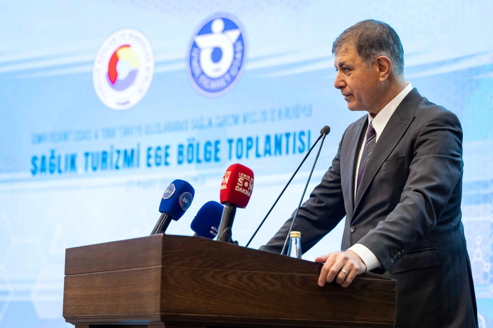 İzmir'de Başkan Tugay&rsquo;dan sağlık turizminde ortak akıl &ccedil;ağrısı