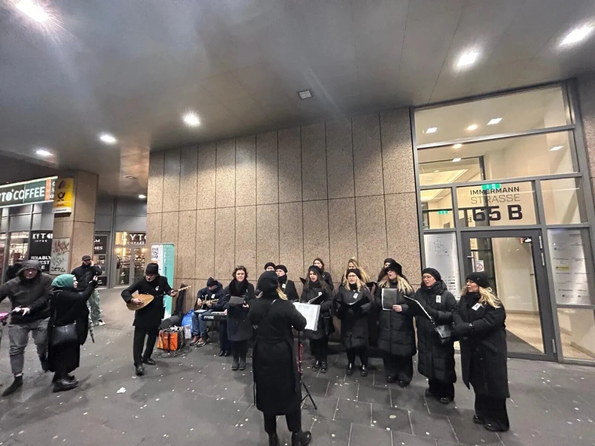 D&uuml;sseldorf&rsquo;ta 6 Şubat Depremi Anıldı: Toplumsal Hafıza ve Dayanışma Vurgusu