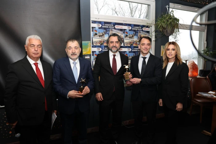 D&uuml;sseldorf&rsquo;ta Ekonomi Zirvesi: T&uuml;rk-Alman İş D&uuml;nyası Dijitalleşme ve Yeni Yatırımları Konuştu