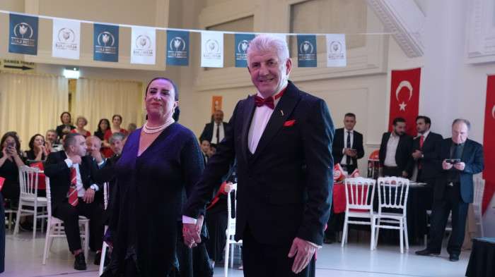 Hollanda'da Altın Lale Cumhuriyet Balosu'nda Ödüller Verildi