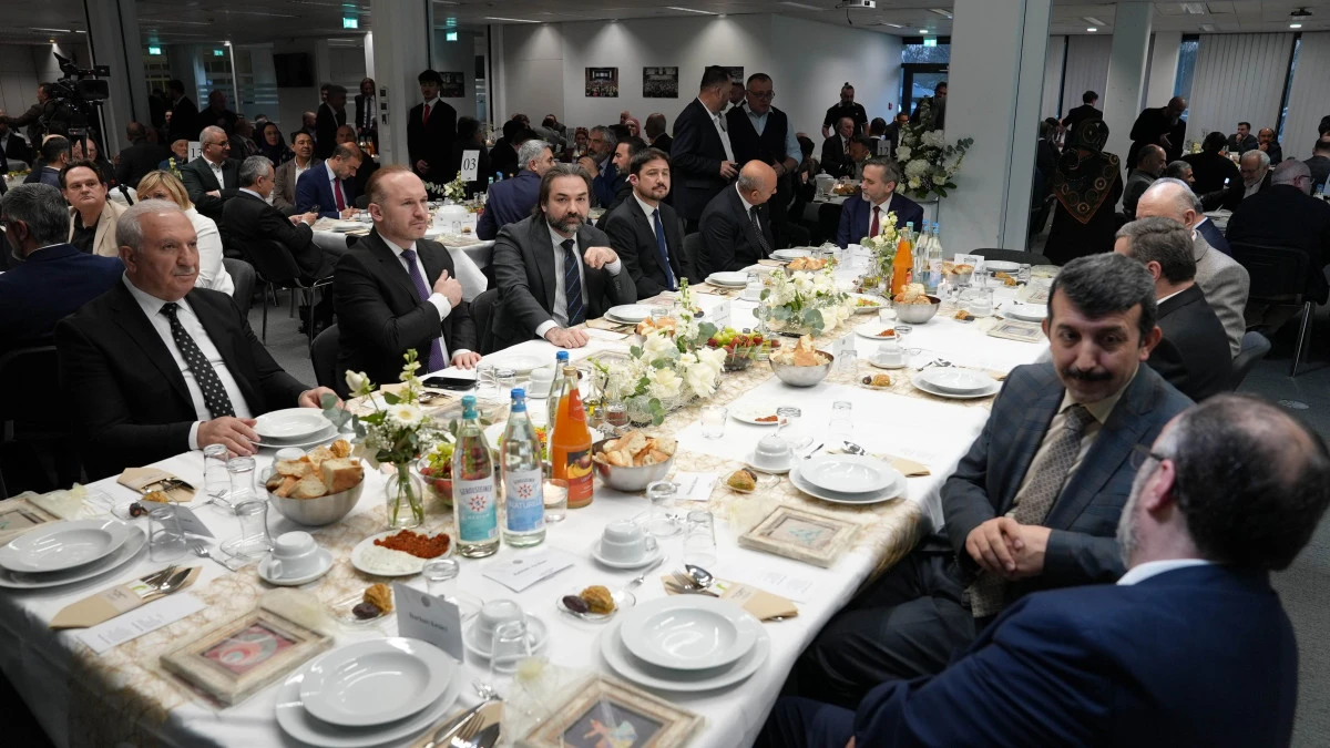 K&ouml;ln&rsquo;de Ramazan Buluşması: İftar Programında Birlik, Adalet ve İnsan Onuru Mesajı