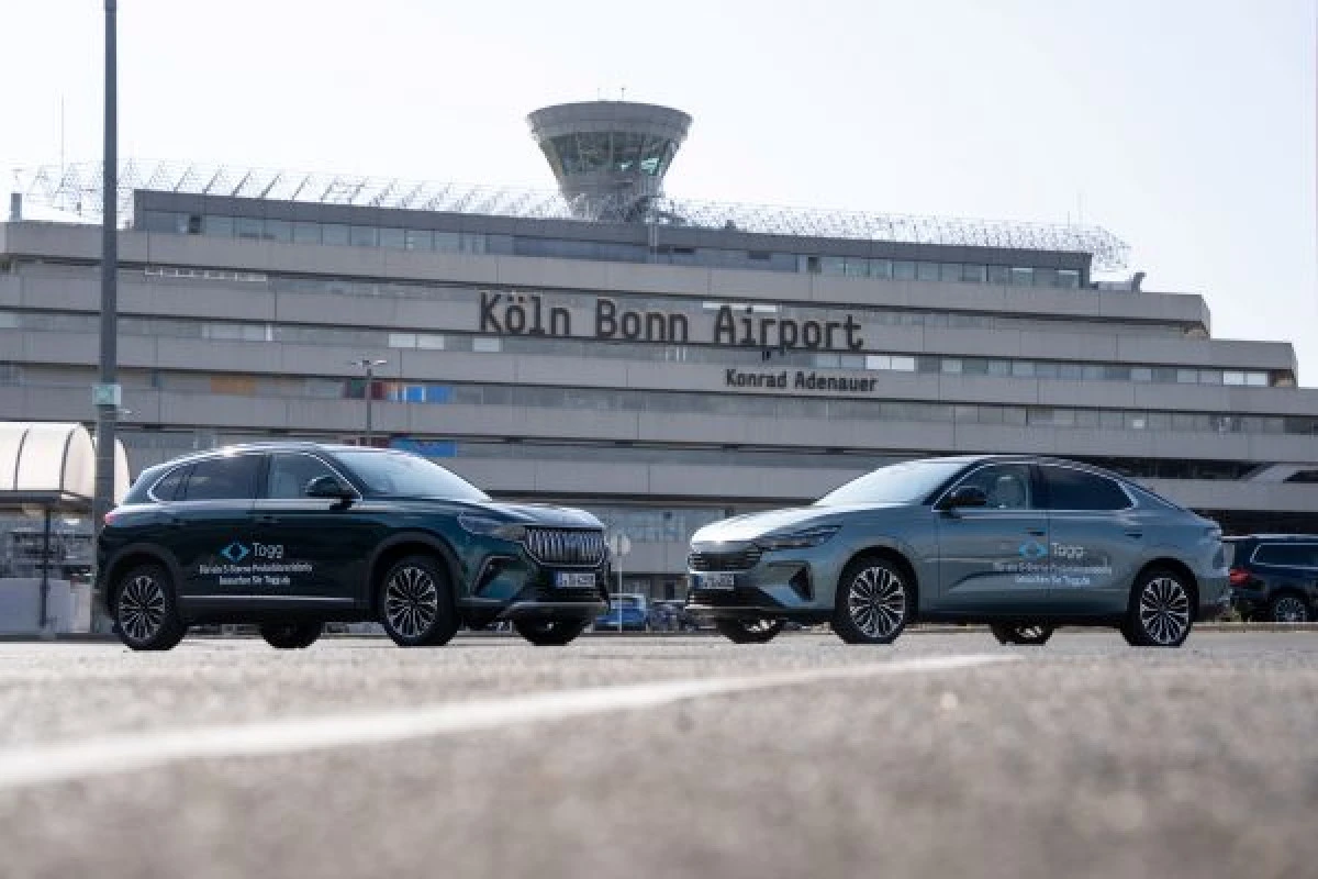TOGG, K&ouml;ln Bonn Havalimanı&rsquo;nda ziyaret&ccedil;ilerle ve yolcular ile buluşuyor