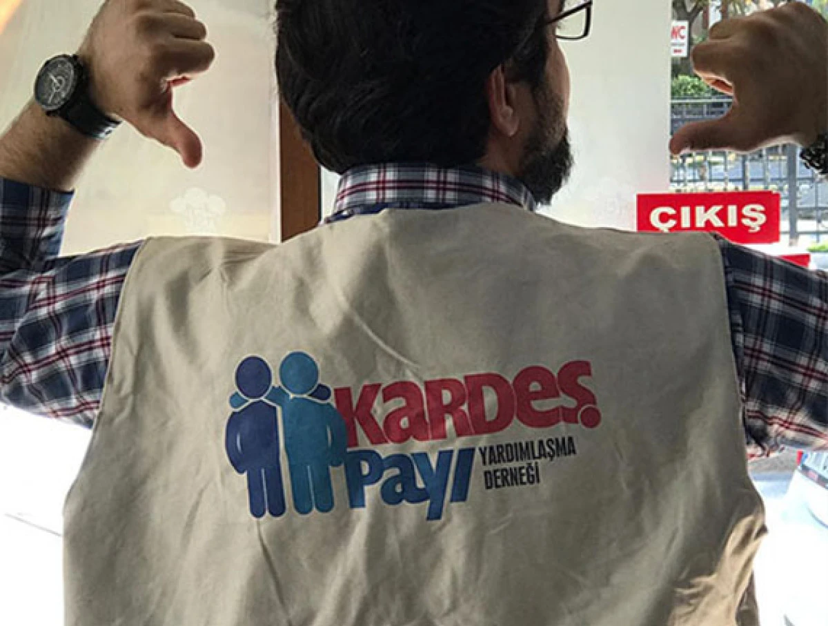 Yetim G&uuml;lerse D&uuml;nya G&uuml;ler &mdash; Kardeş Payı Yardımlaşma Derneği&rsquo;nden G&uuml;&ccedil;l&uuml; Bir Dayanışma &Ccedil;ağrısı